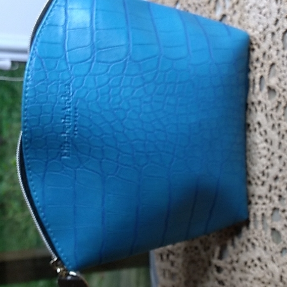 2 Elizabeth Arden Cosmetic Bags - Picture 6 of 9